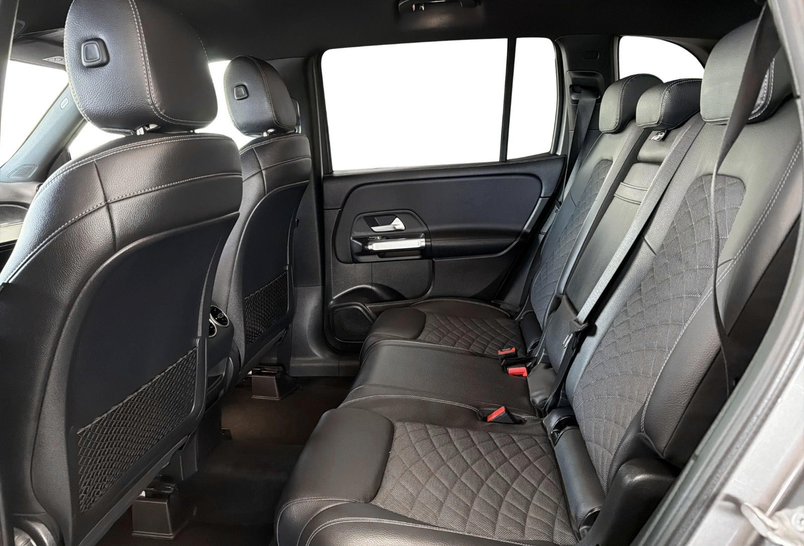 Grå Mercedes GLB200 d fra 2020