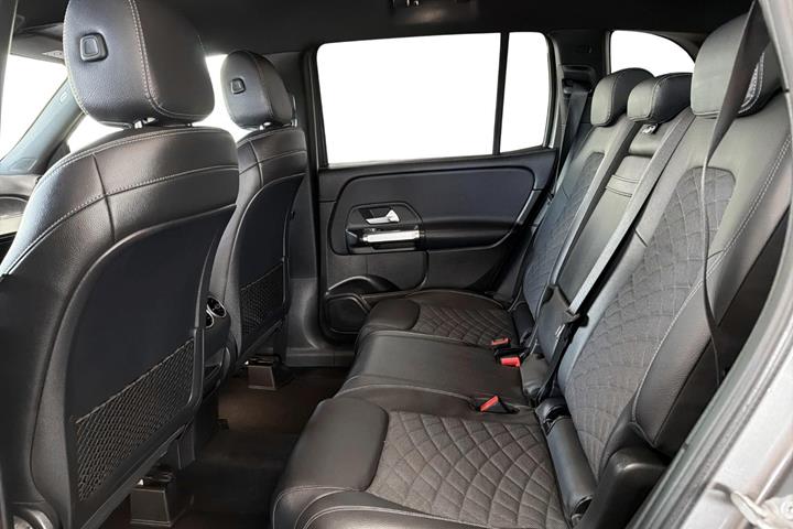 Grå Mercedes GLB200 d fra 2020