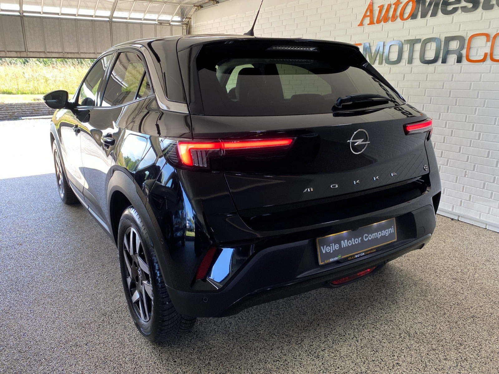 Sort Opel Mokka-e fra 2023
