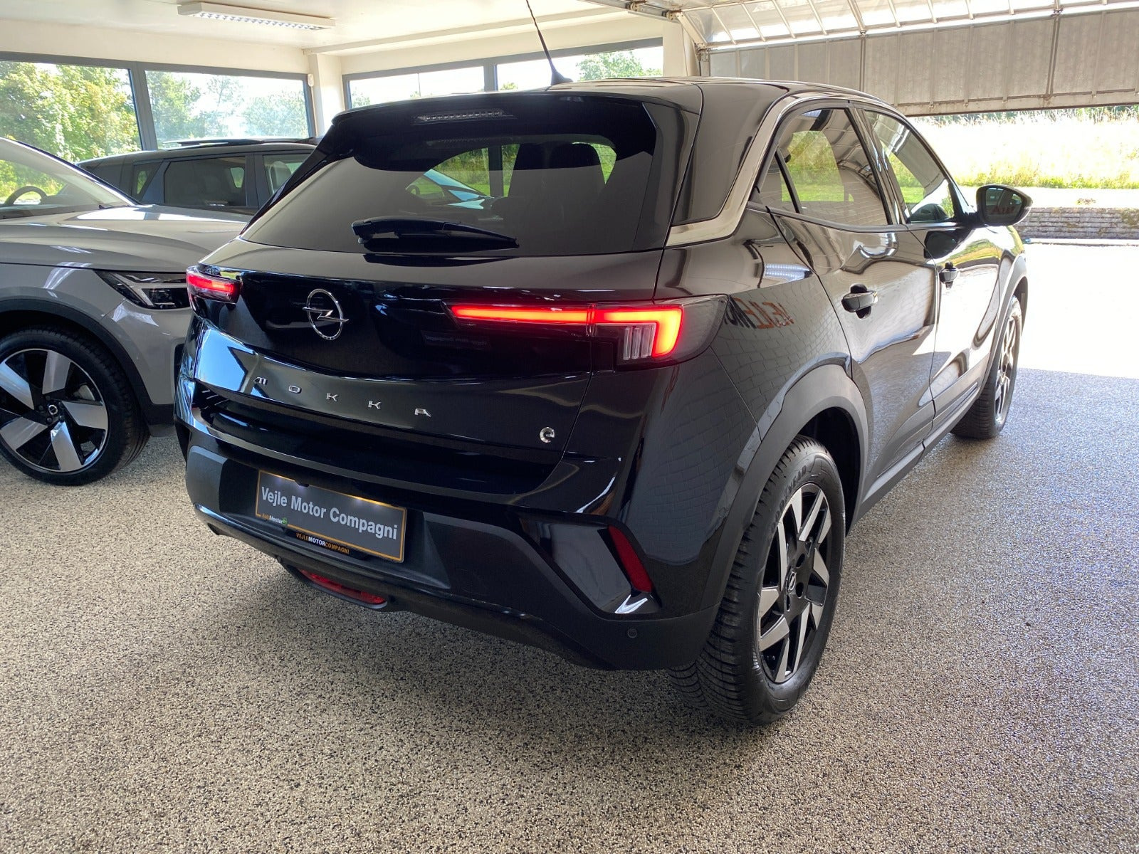 Sort Opel Mokka-e fra 2023