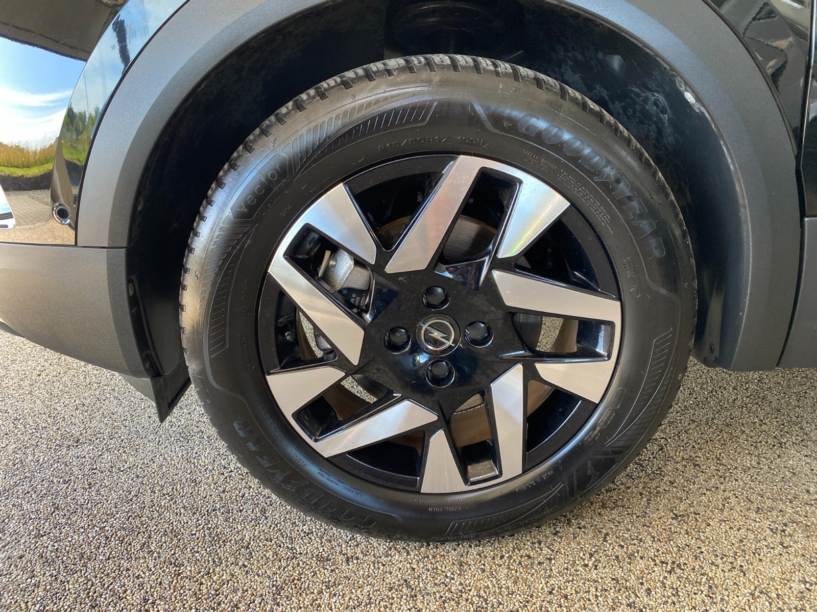 Sort Opel Mokka-e fra 2023