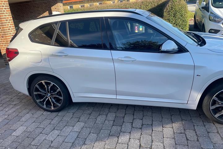 Hvid BMW X1 fra 2021