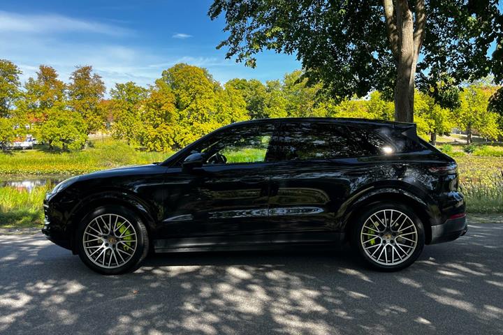 Bronze Porsche Cayenne fra 2022