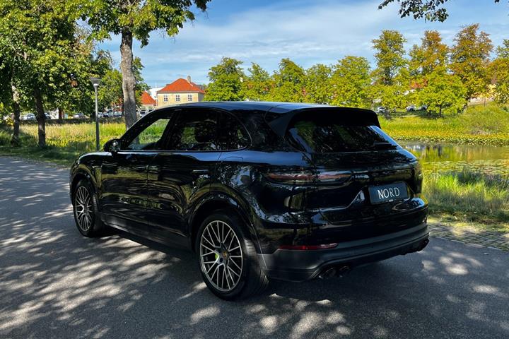 Bronze Porsche Cayenne fra 2022