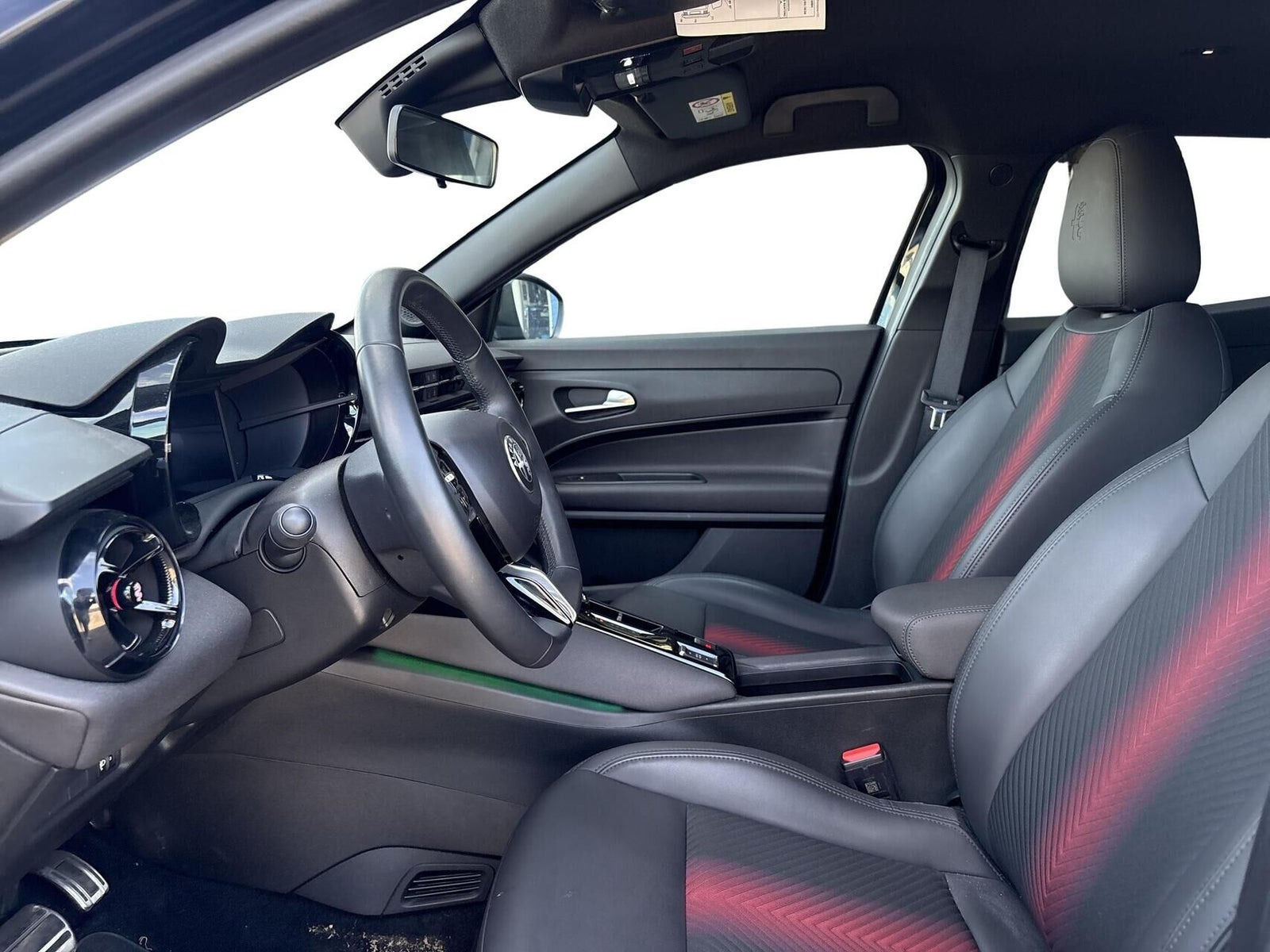 Sort Alfa Romeo Junior fra 2025