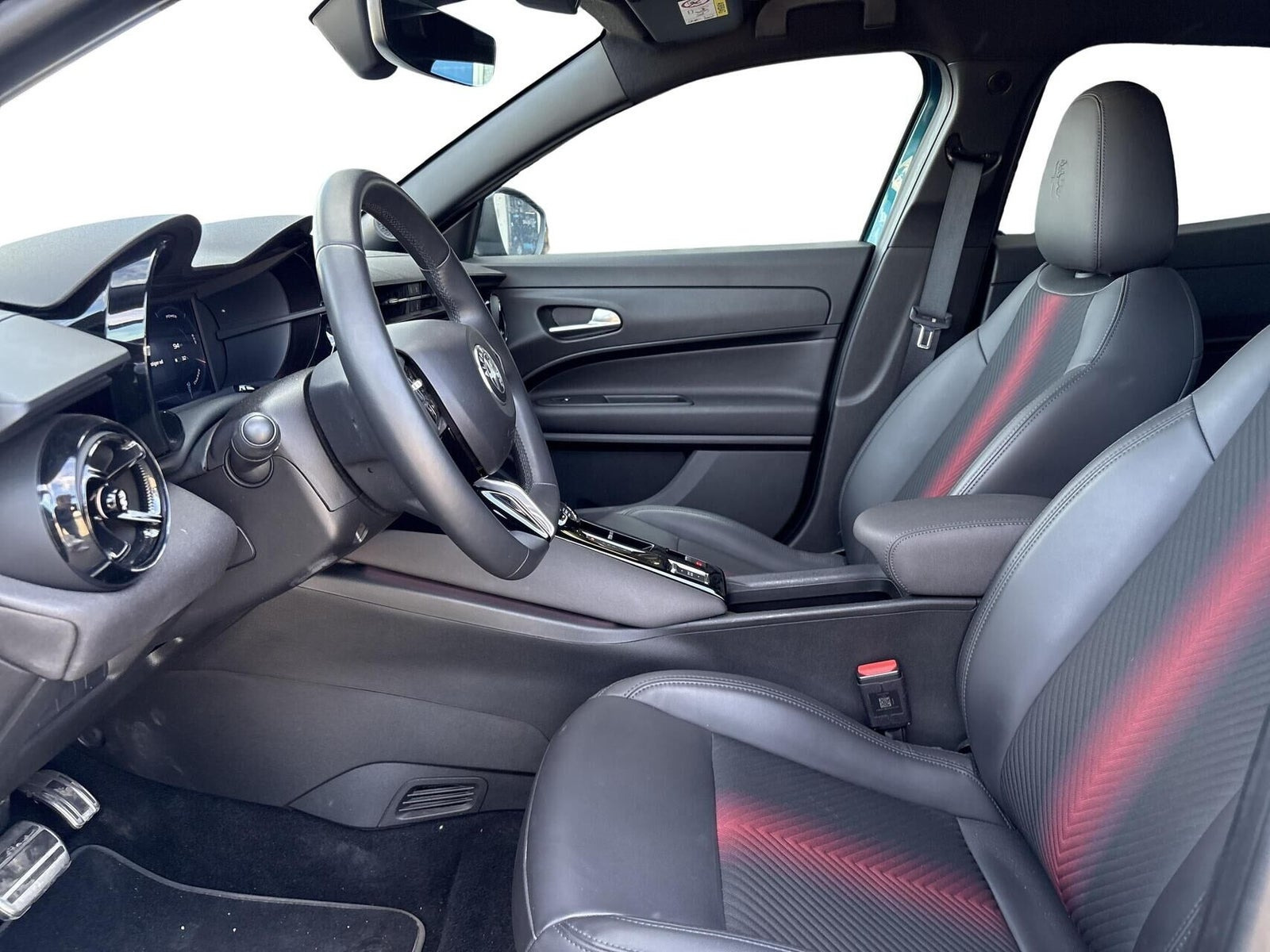 Blå Alfa Romeo Junior fra 2025