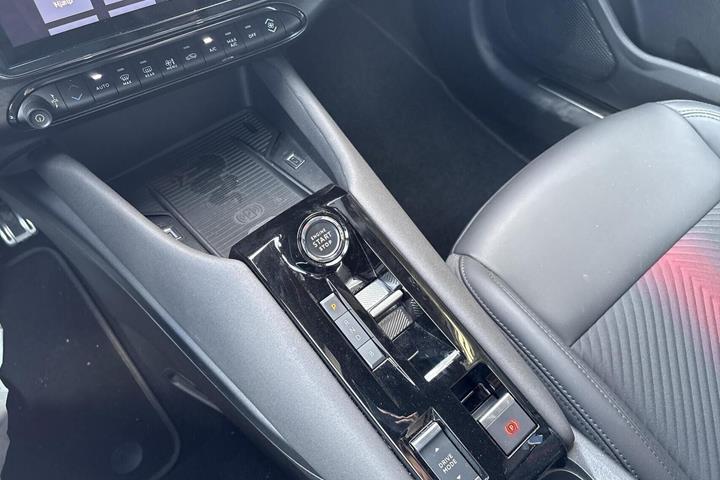 Blå Alfa Romeo Junior fra 2025