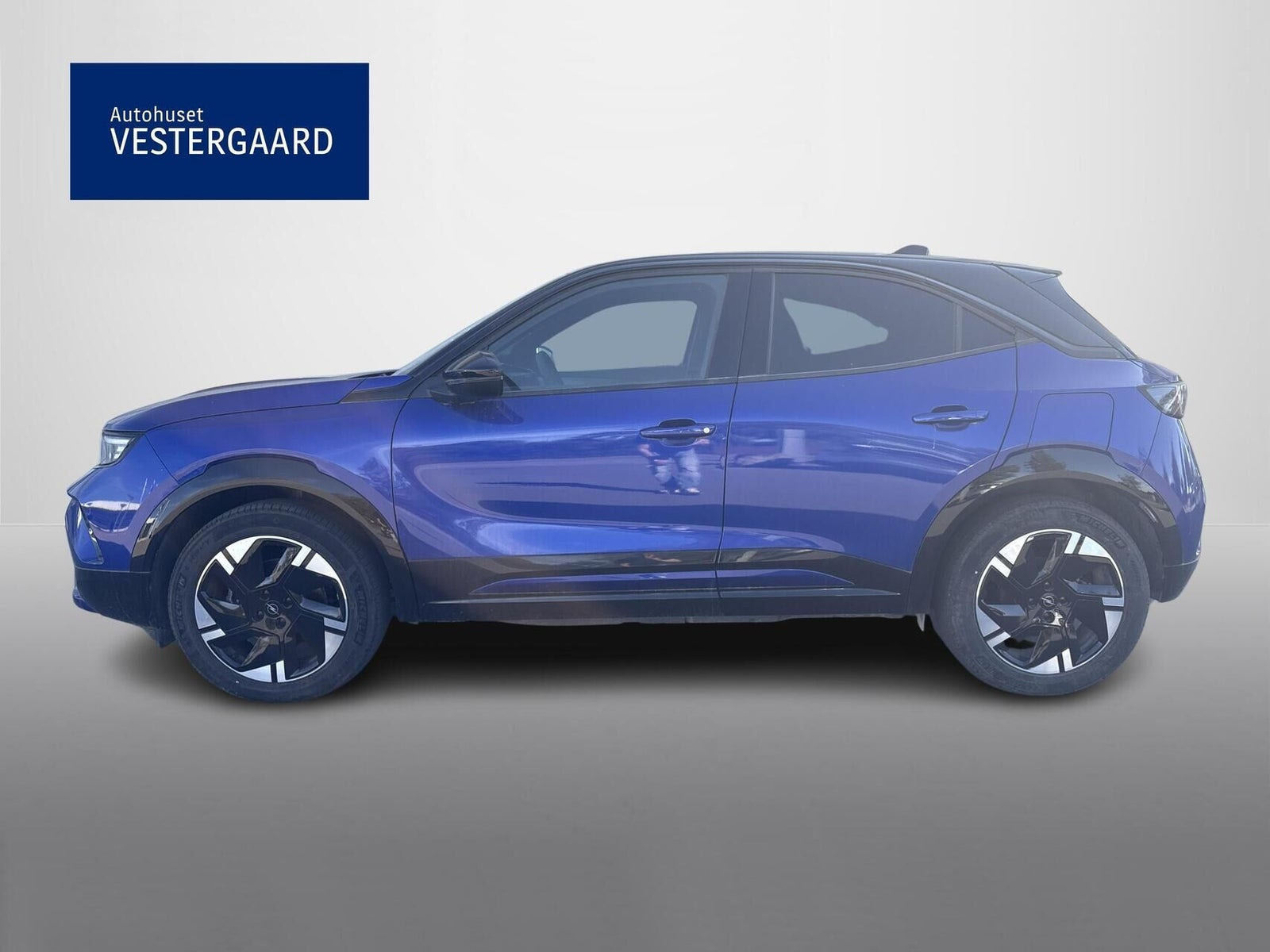Blå Opel Mokka-e fra 2025