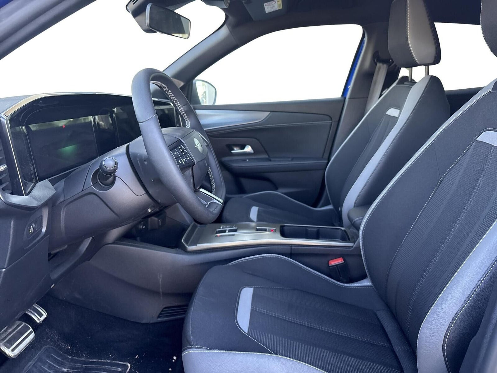 Blå Opel Mokka-e fra 2025