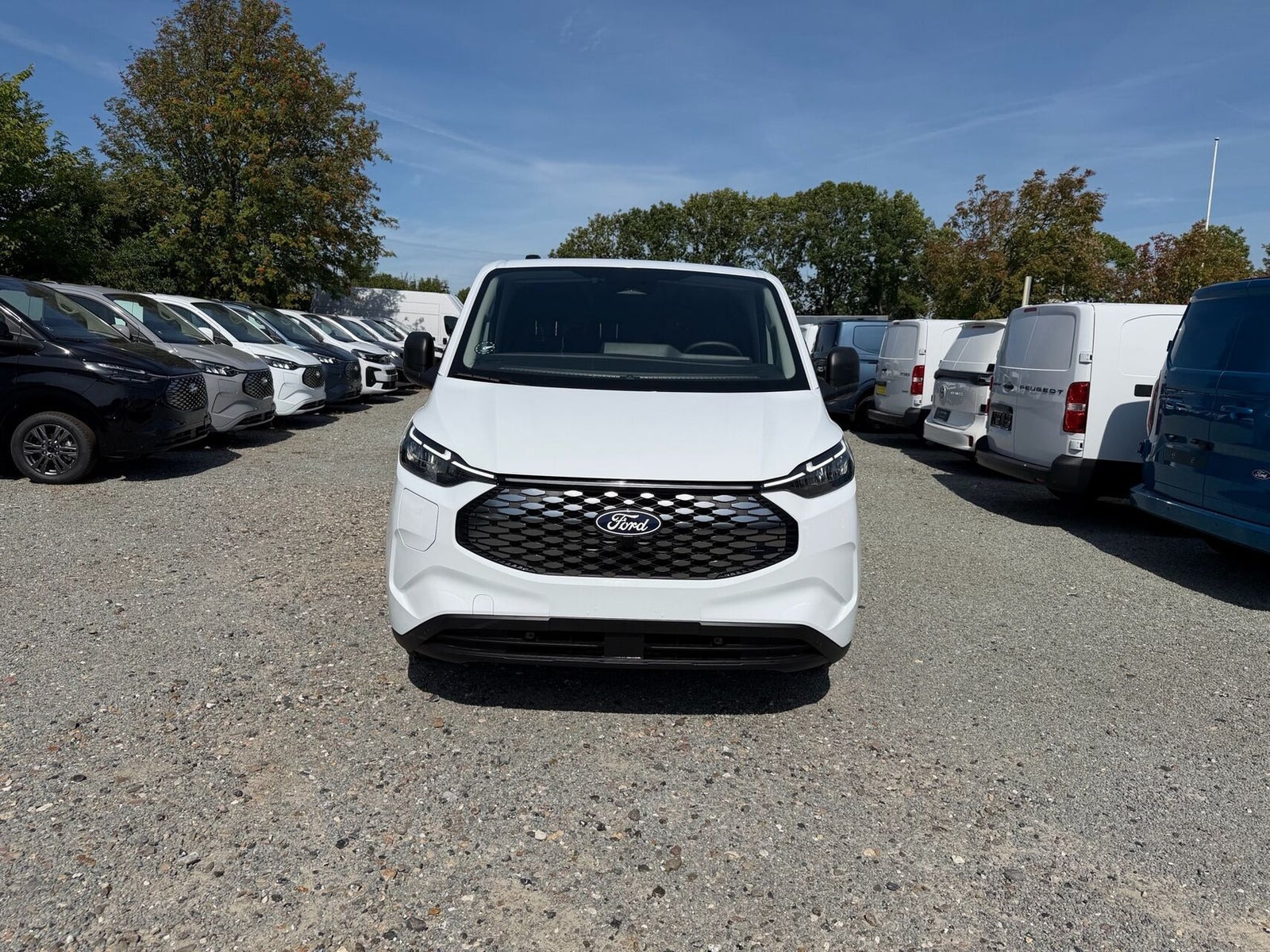 Hvid Ford E-Transit Custom 320 L1 fra 2026