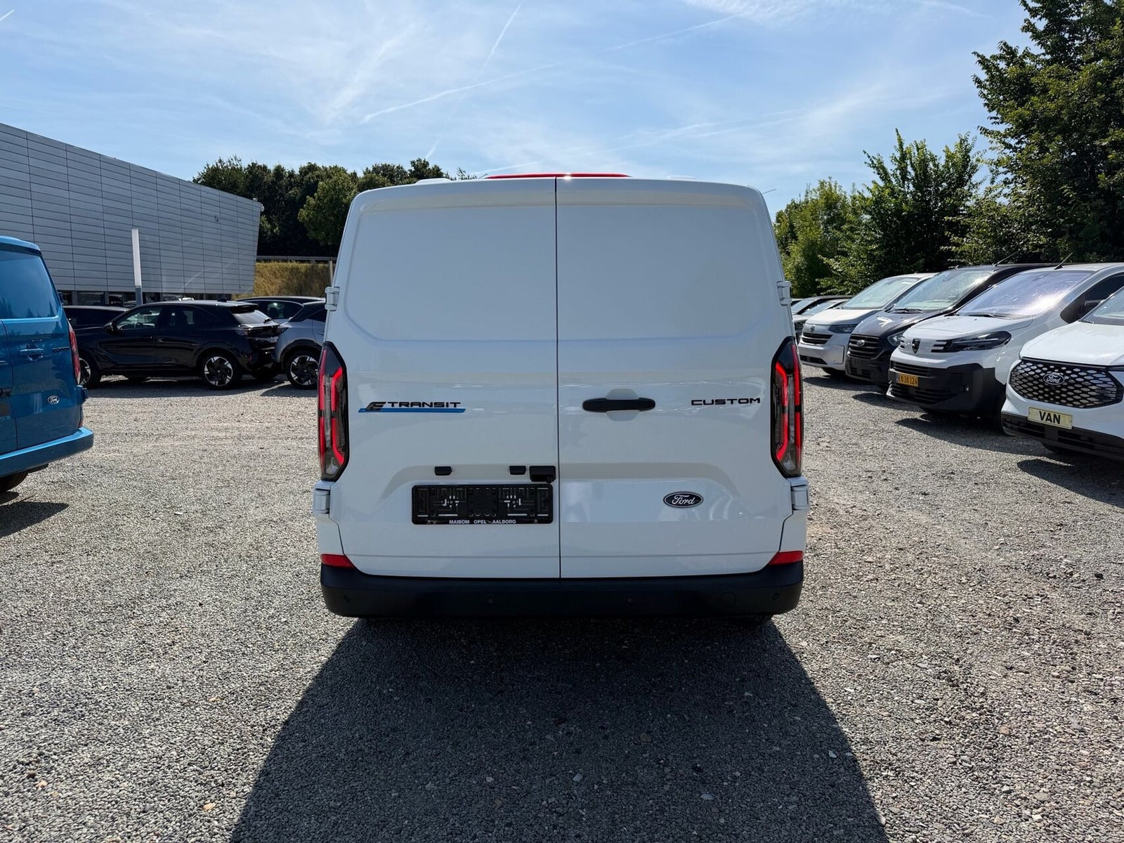Hvid Ford E-Transit Custom 320 L1 fra 2026