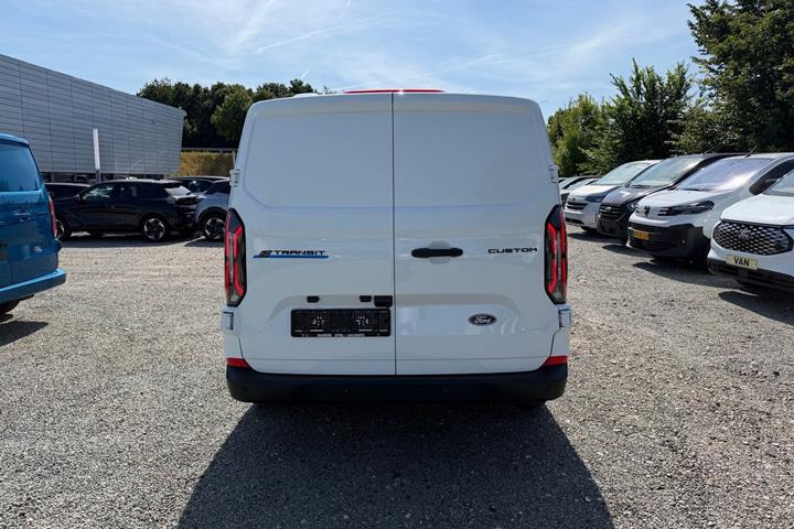 Hvid Ford E-Transit Custom 320 L1 fra 2026