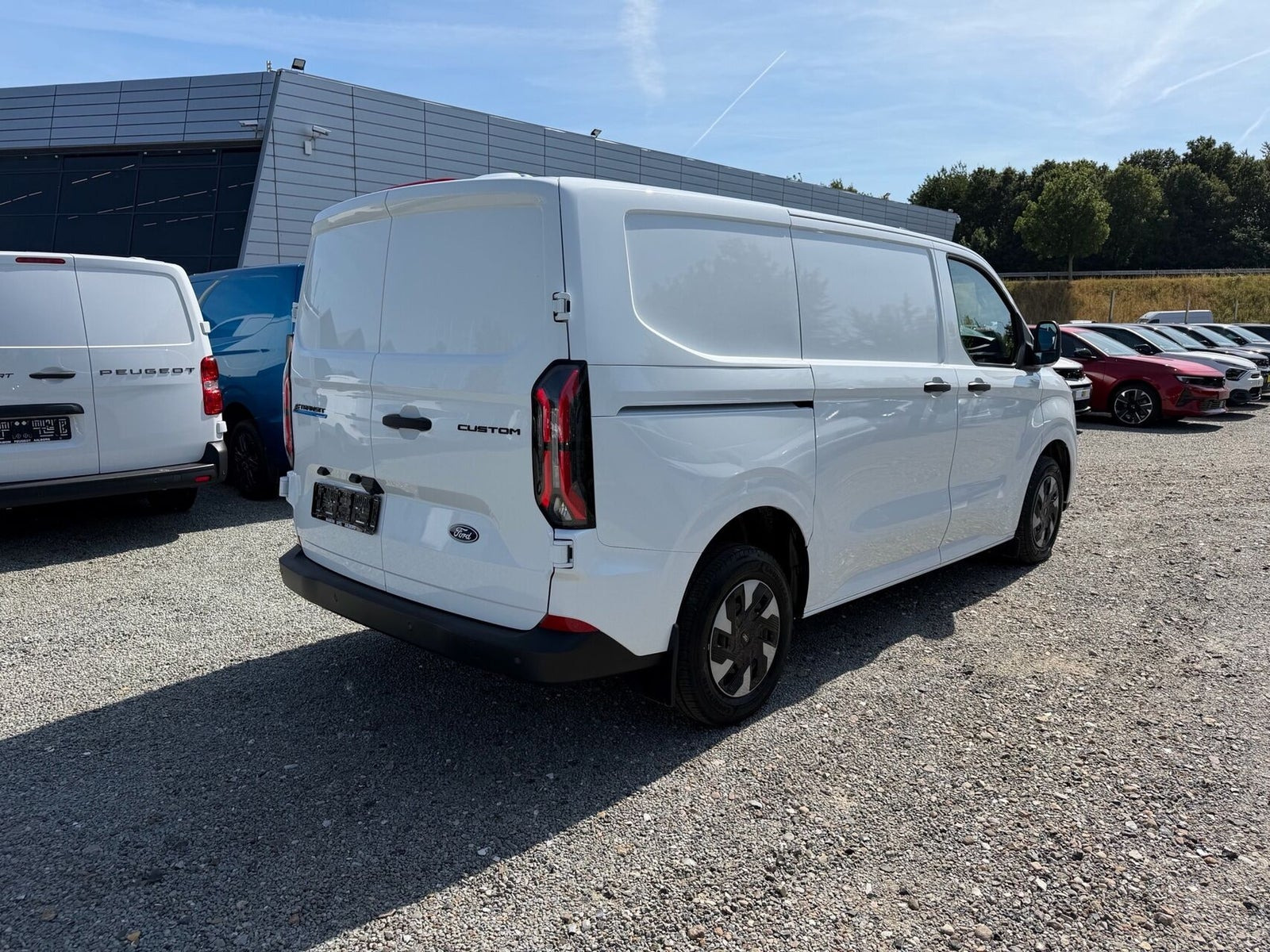 Hvid Ford E-Transit Custom 320 L1 fra 2026