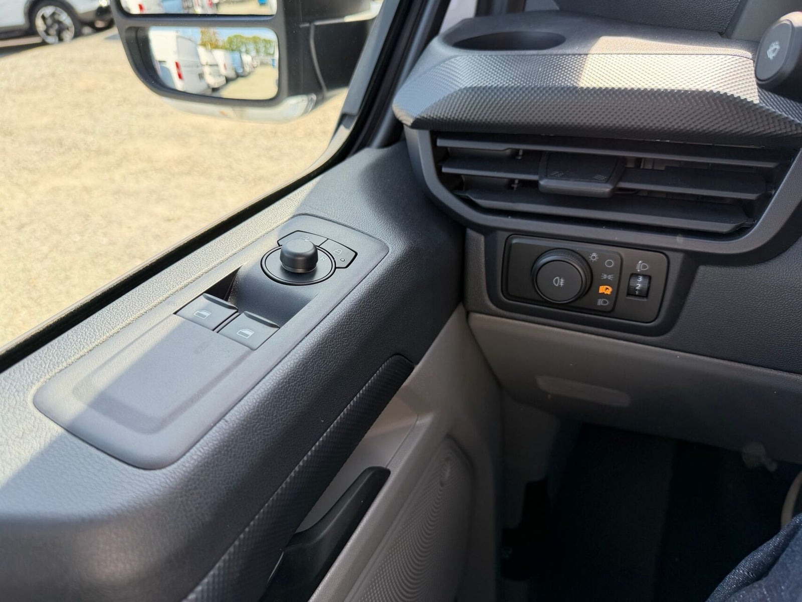 Hvid Ford E-Transit Custom 320 L1 fra 2026