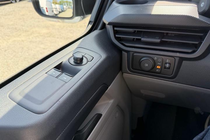 Hvid Ford E-Transit Custom 320 L1 fra 2026