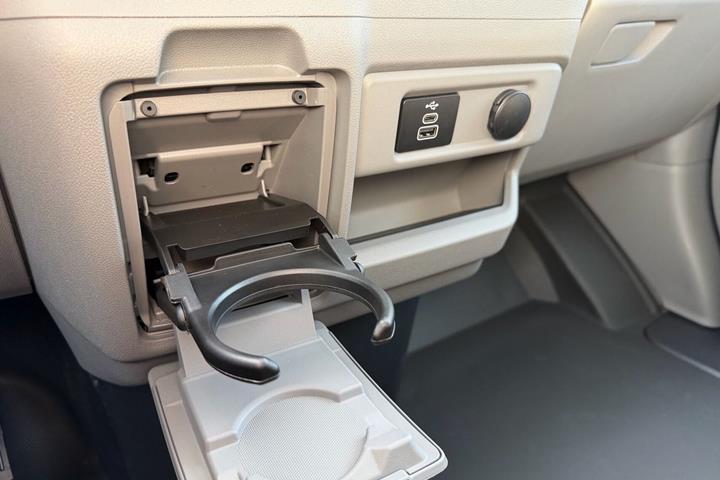 Hvid Ford E-Transit Custom 320 L1 fra 2026