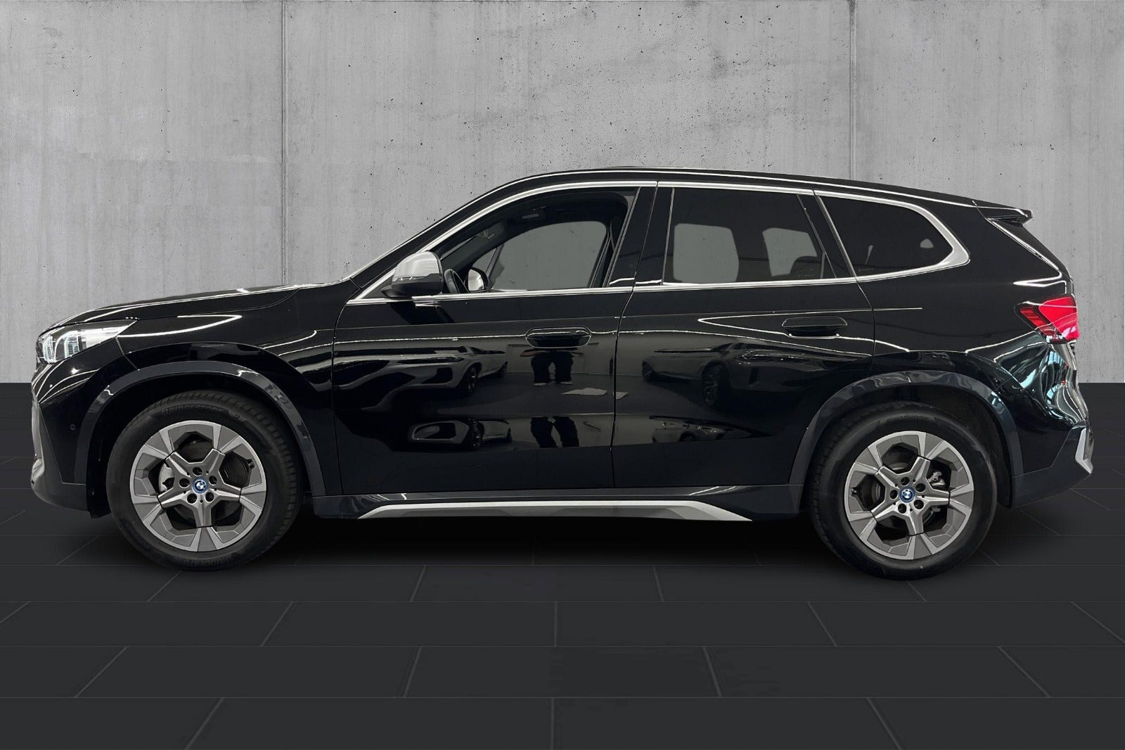 Sort BMW iX1 fra 2024