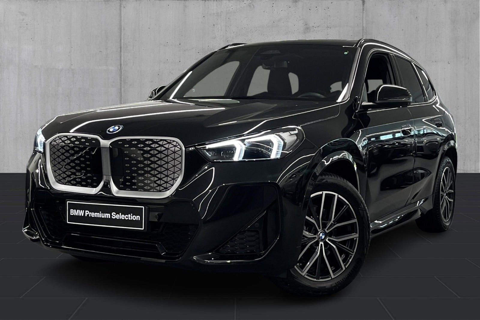 Sort BMW iX1 fra 2025