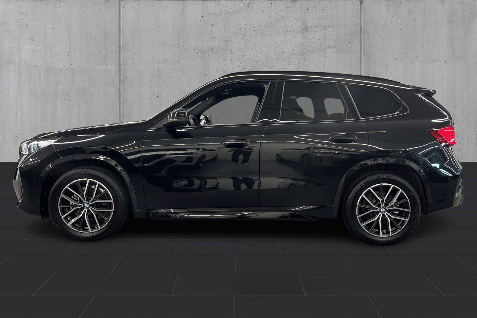Sort BMW iX1 fra 2025