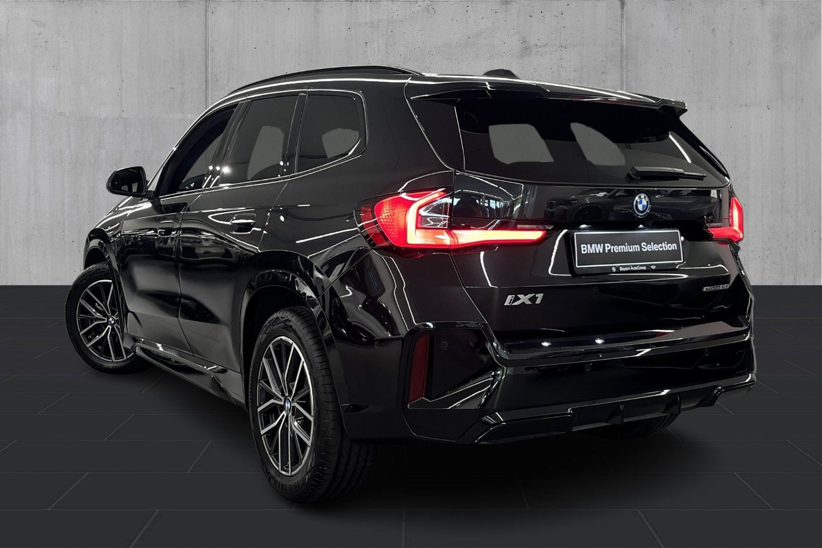 Sort BMW iX1 fra 2025