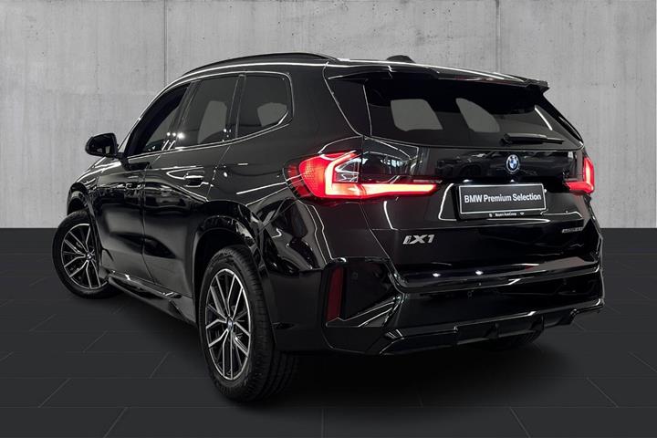 Sort BMW iX1 fra 2025