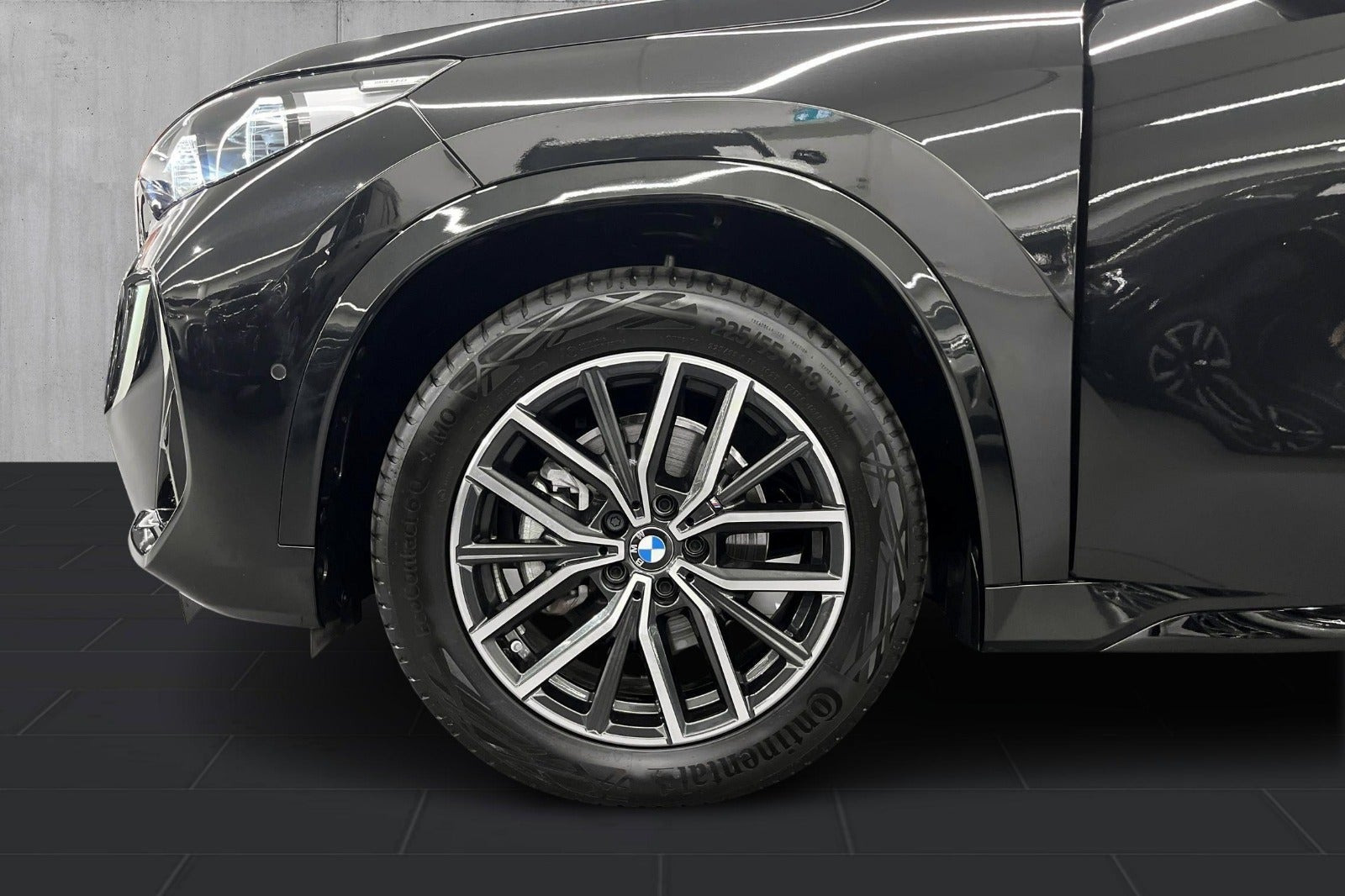 Sort BMW iX1 fra 2025