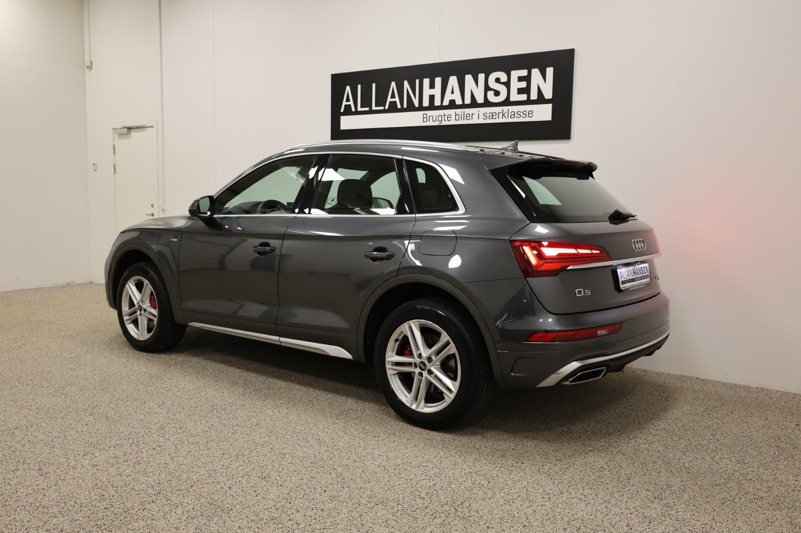 Grå Audi Q5 fra 2022