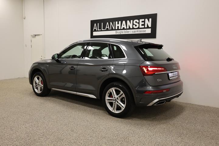 Grå Audi Q5 fra 2022