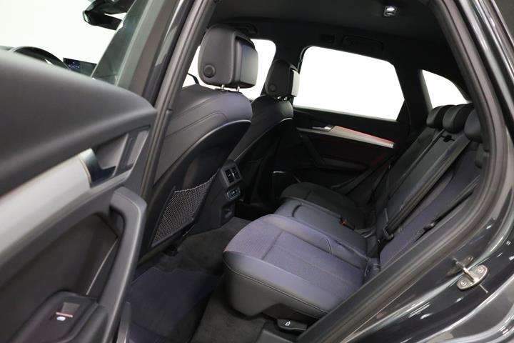 Grå Audi Q5 fra 2022