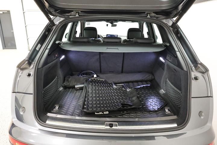Grå Audi Q5 fra 2022