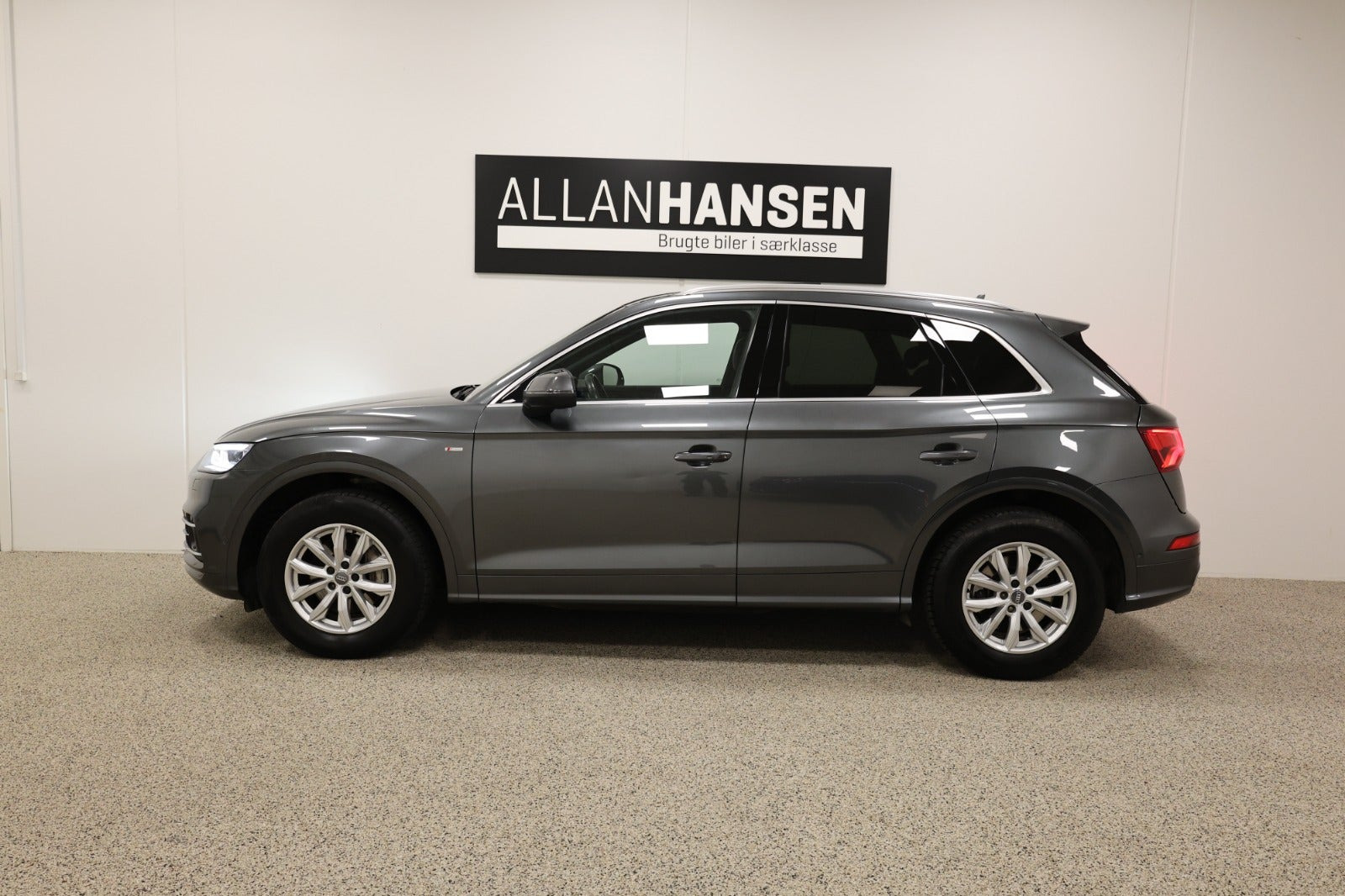 Grå Audi Q5 fra 2017
