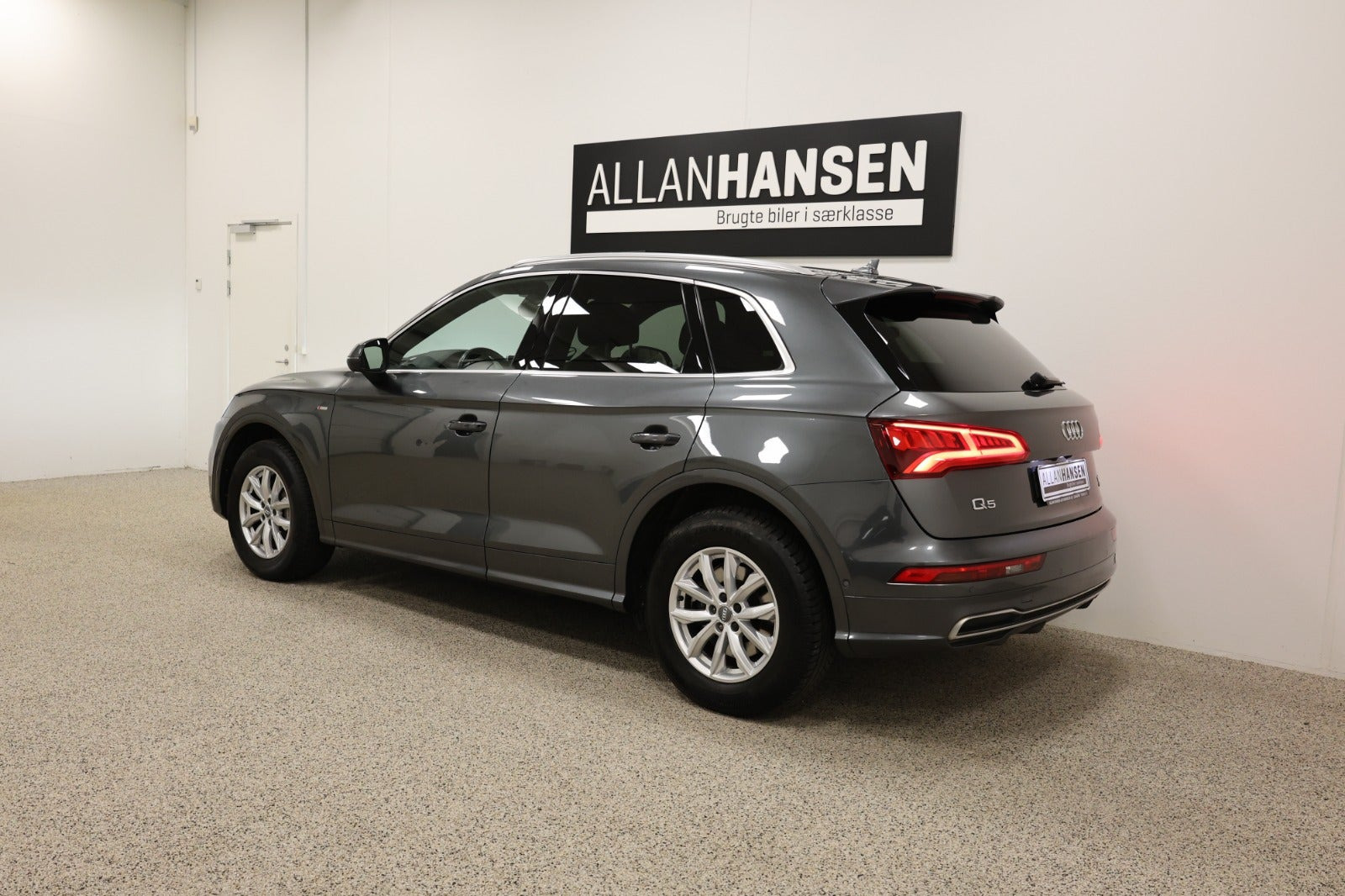 Grå Audi Q5 fra 2017