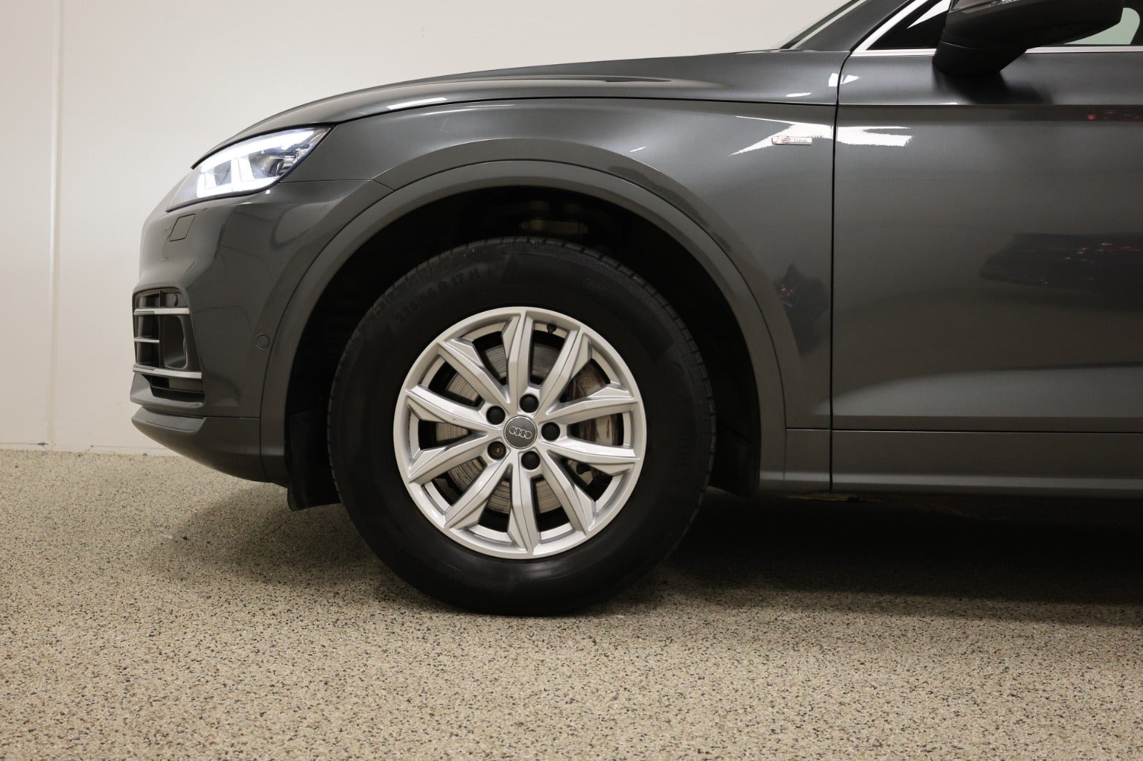 Grå Audi Q5 fra 2017