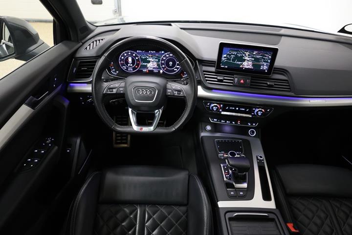 Grå Audi Q5 fra 2017