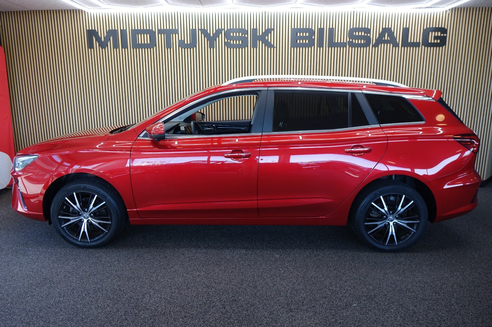 Rød MG MG5 fra 2022
