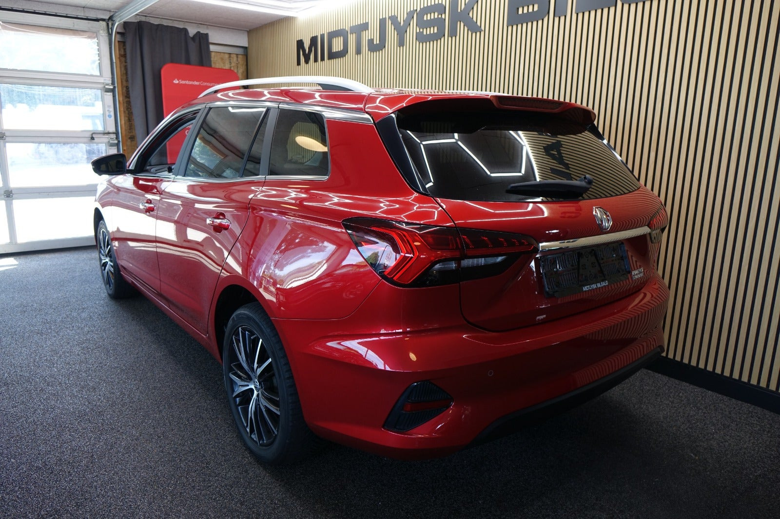 Rød MG MG5 fra 2022