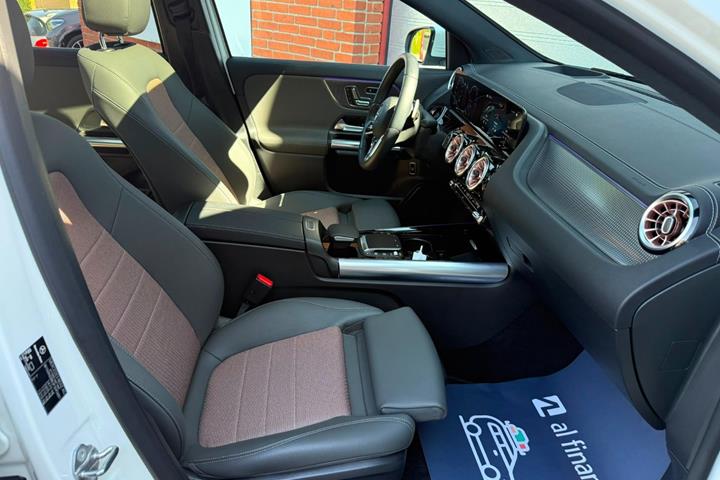 Hvid Mercedes EQA250 fra 2022