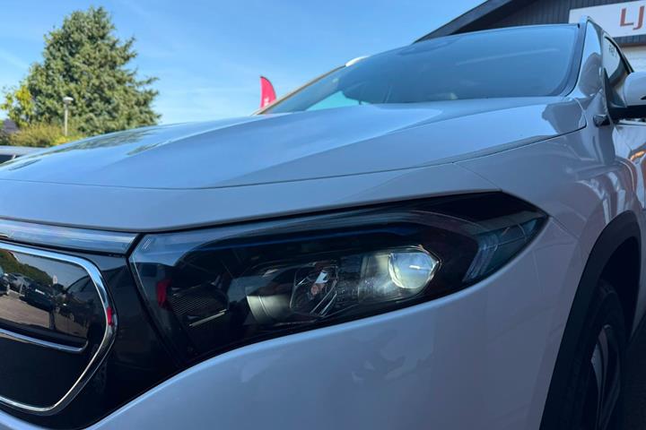 Hvid Mercedes EQA250 fra 2022