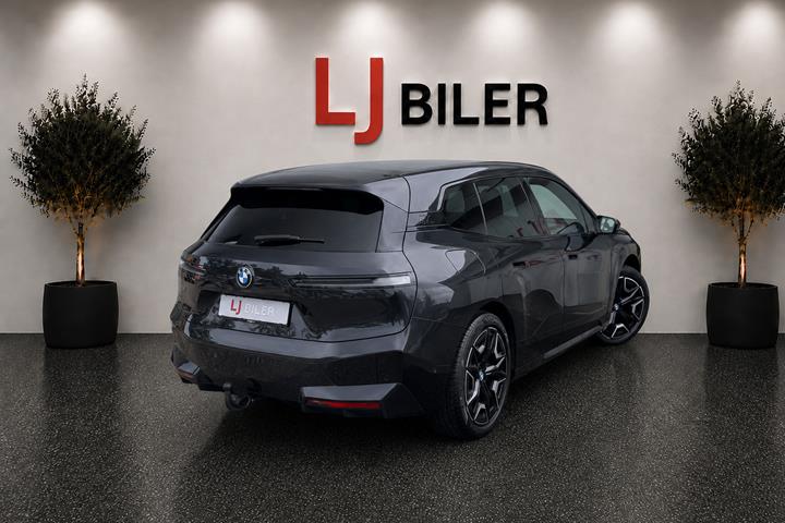 Sort BMW iX fra 2023