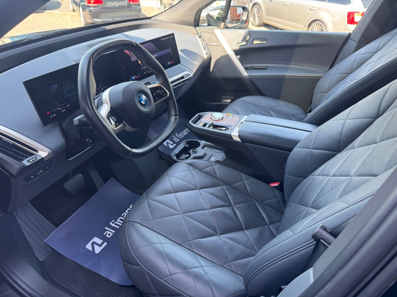 Sort BMW iX fra 2023