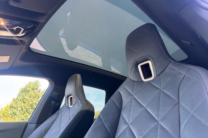 Sort BMW iX fra 2023