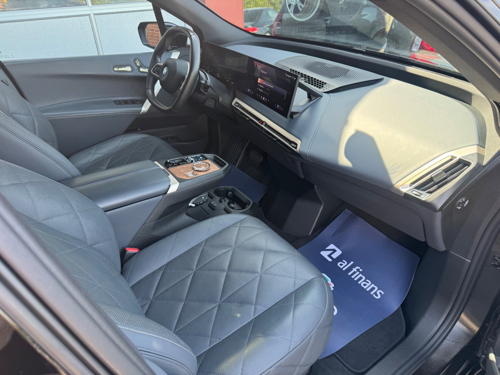 BMW iX xDrive40, 326hp, 2024
