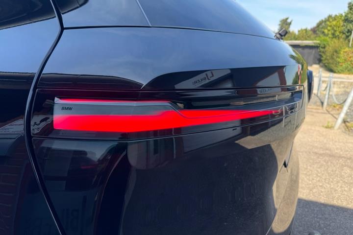 Sort BMW iX fra 2023