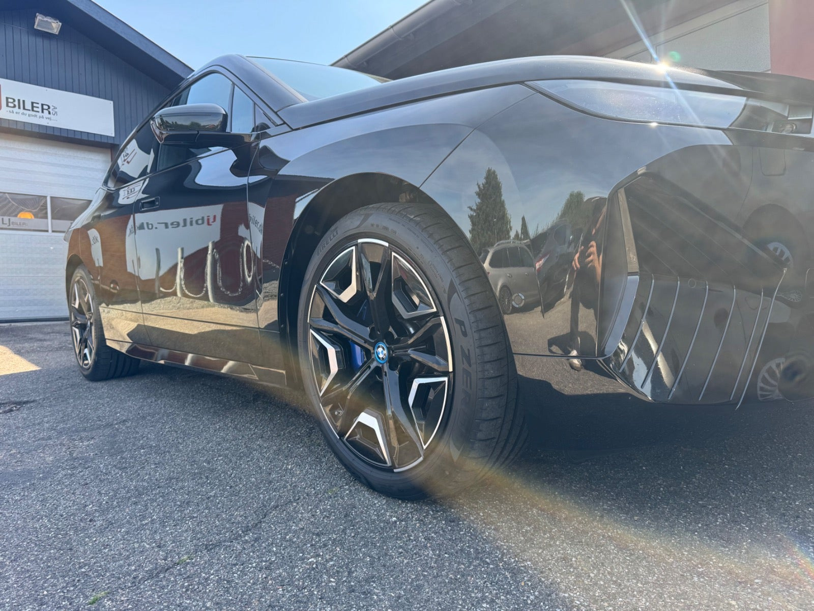 Sort BMW iX fra 2023