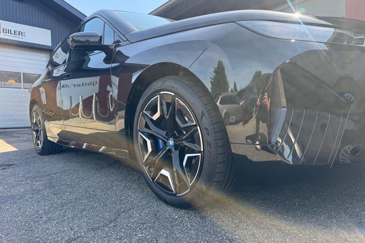 Sort BMW iX fra 2023