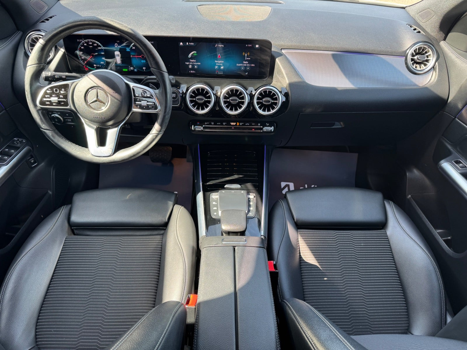 Hvid Mercedes EQA250 fra 2021