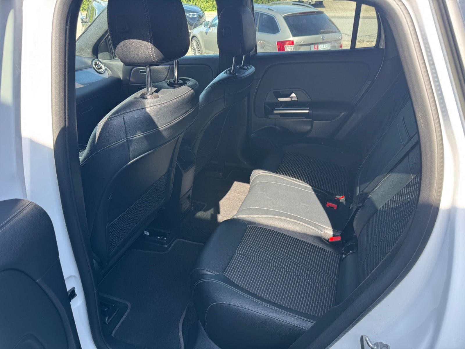 Hvid Mercedes EQA250 fra 2021