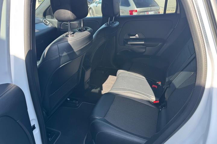 Hvid Mercedes EQA250 fra 2021