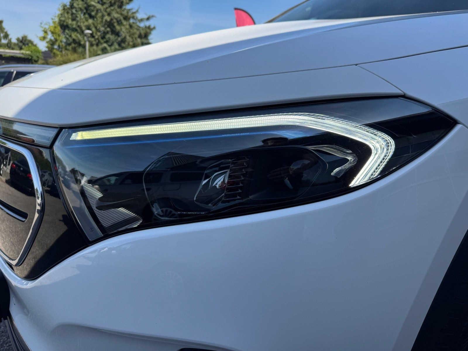 Hvid Mercedes EQA250 fra 2021