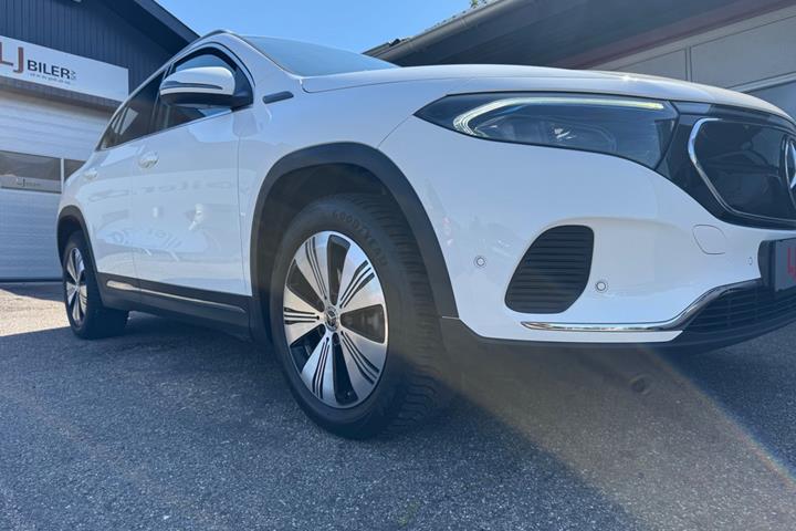 Hvid Mercedes EQA250 fra 2021
